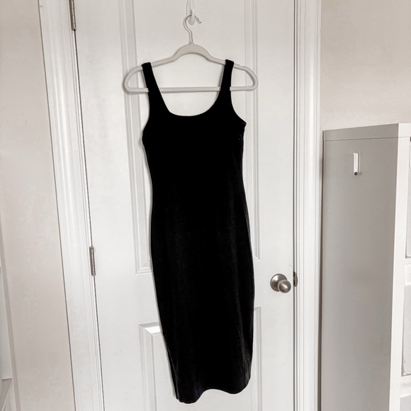 vuori Halo Essential Dress Black Heather Midi - Picture 6 of 7